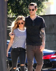 Ashley Tisdale - Out for breakfast with Chris in Studio City - February 14, 2015 (24xHQ) BaNeLBqx