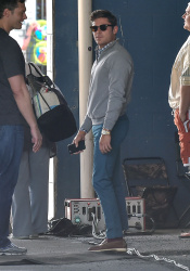 Zac Efron & Robert De Niro - On the set of Dirty Grandpa in Tybee Island,Giorgia 2015.04.27 - 53xHQ BjEBzUYI