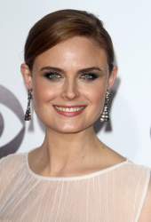 Emily Deschanel - 40th Annual People's Choice Awards at Nokia Theatre L.A. Live in Los Angeles, CA - January 8. 2014 - 137xHQ BlGiy1MO