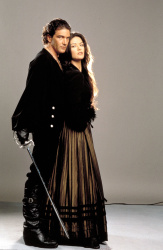 Catherine Zeta Jones - Catherine Zeta-Jones, Antonio Banderas, Anthony Hopkins - постеры и промо стиль к фильму "The Mask of Zorro (Маска Зорро)", 1998 (23хHQ) BzYnYPbA