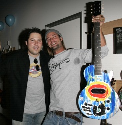 Josh Holloway - Gibson Guitar Paint for Pep Charity Event December 4, 2004 - Gibson Baldwin Showroom Beverly Hills, CA - 15xHQ CD36ObPi