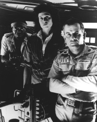 Ian Holm, Sigourney Weaver - постеры и промо стиль к фильму "Alien (Чужой)", 1979 (70хHQ) D9ByGCbv