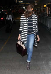 Eva Mendes - at LAX airport in LA - February 20, 2015 (24xHQ) DrciAVZw