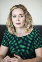 Эмили Блант (Emily Blunt) Press Conference for The Girl On the Train at the Mandarin Oriental Hotel, 25.09.2016 (26xHQ) Drev9wY2