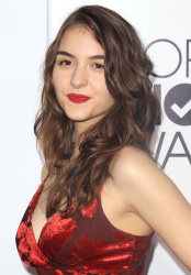 Quinn Shephard arrives at The 40th Annual People's Choice Awards at Nokia Theatre L.A. Live on January 8, 2014 in Los Angeles, California - 10xHQ DriXeHVJ