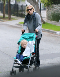 Malin Akerman - Out with her son in LA- February 20, 2015 (25xHQ) EPPATI0t