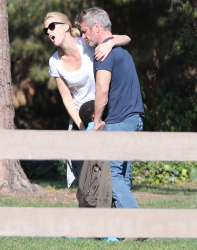 Sean Penn and Charlize Theron - enjoy a day the park in Studio City, California with Charlize's son Jackson on February 8, 2015 (28xHQ) ESIrdyO7