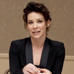 Evangeline Lilly - The Hobbit: The Desolation of Smaug press conference portraits by Munawar Hosain (Beverly Hills, December 3, 2013) - 25xHQ EbCJMD89
