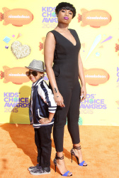 Jennifer Hudson - Jennifer Hudson - 28th Annual Kids' Choice Awards, Inglewood, 28 марта 2015 (145xHQ) Fpo0zGkZ