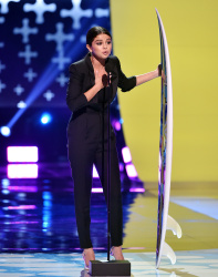 Selena Gomez - At the FOX's 2014 Teen Choice Awards, August 10, 2014 - 393xHQ GdHE1bXq