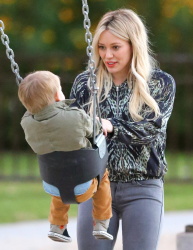 Hilary Duff - at Coldwater Canyon Park in Beverly Hills, 23 января 2015 (30xHQ) H8x5amJY