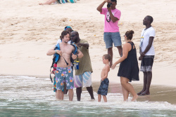 Mark Wahlberg - and his family seen enjoying a holiday in Barbados (December 26, 2014) - 165xHQ HSXR8zZy