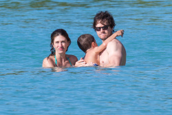 Mark Wahlberg - and his family seen enjoying a holiday in Barbados (December 26, 2014) - 165xHQ HpOO0D4U