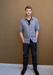 Liam Hemsworth - "The Hunger Games" press conference portraits by Armando Gallo (Los Angeles, March 1, 2012) - 19xHQ IpoHCOpW