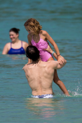 Mark Wahlberg - and his family seen enjoying a holiday in Barbados (December 26, 2014) - 165xHQ JHyRSx0P