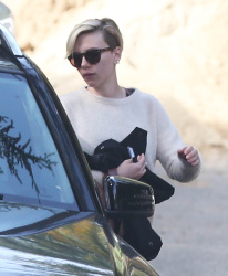 Scarlett Johansson - Out and about in LA - February 19, 2015 (28xHQ) K712GeOf