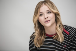 Chloe Moretz - "Carrie" press conference portraits by Armando Gallo (Hollywood, October 6, 2013) - 28xHQ L2IcrINd