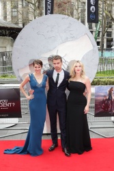 Theo James - Shailene Woodley, Kate Winslet, Theo James - на премьере фильма 'Divergent' at Odeon Leicester Square, Лондон, 30 марта 2014 (918xHQ) LLXvY87x