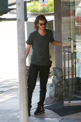 Andrew Garfield - Andrew Garfield - Outside a gym in Los Angeles - May 27, 2015 - 18xHQ MYD6Nakb