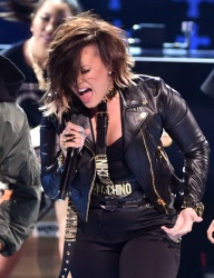 Demi Lovato and Cher Lloyd - Performing Really Don't Care at the Teen Choice Awards. August 10, 2014 - 45xHQ Mgfh33Fu