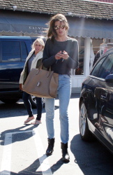 Alessandra Ambrosio - at the Brentwood Country Mart in Los Angeles (2015.03.02.) (15xHQ) NBxLGFhT