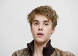 Justin Bieber - "Never Say Never" press conference portraits by Armando Gallo (Los Angeles, February 10, 2011) - 6xHQ NHdsePYT