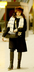 Rachel Weisz - Rachel Weisz - Arriving at Heathrow Airport in London, 30 января 2015 (21xHQ) Ni7TARCt