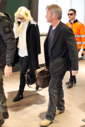 Sean Penn and Charlize Theron - depart from Rome after a Valentine's Day weekend - February 15, 2015 (37xHQ) OwyytC4U