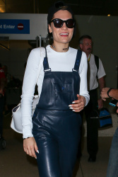 Jessie J - Arriving at LAX airport in Los Angeles - February 7, 2015 (14xHQ) POnWCrJH