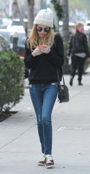 Emma Roberts - Out and about in Beverly Hills, 12 января 2015 (23xHQ) PQTYCAQl