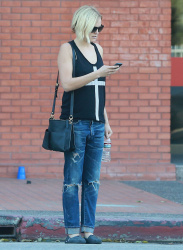 Malin Akerman - Out and about in LA - February 19, 2015 (14xHQ) RXzrkqbd