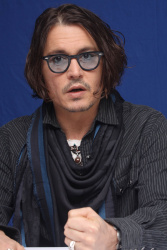 Johnny Depp - Dark Shadows press conference portraits by Vera Anderson (Los Angeles, April 29, 2012) - 27xHQ RYD9rWYT