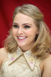 AnnaSophia Robb - The Carrie Diaries press conference portraits by Vera Anderson (New York, February 8, 2013) - 13xHQ RpNZzCvk