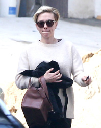 Scarlett Johansson - Out and about in LA - February 19, 2015 (28xHQ) RtjFdoRq