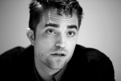 Robert Pattinson - "The Rover" press conference portraits by Armando Gallo (Los Angeles, June 12, 2014) - 29xHQ T8URyzrh