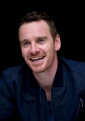 Michael Fassbender - X-Men: Days of Future Past press conference portraits (New York, May 9, 2014) - 26xHQ TN1xPCx1