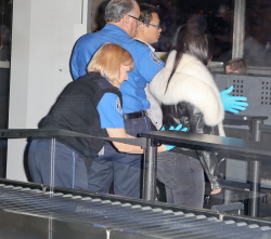 Kanye West - Kim Kardashian & Kanye West - At LAX Airport in Los Angeles, 7 января 2015 (68xHQ) U4rv5X6j