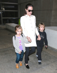 Angelina Jolie - LAX Airport - February 11, 2015 (185xHQ) UYLq5rNU