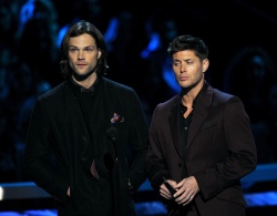 Jensen Ackles & Jared Padalecki - 39th Annual People's Choice Awards at Nokia Theatre in Los Angeles (January 9, 2013) - 170xHQ Ue0mY9eL