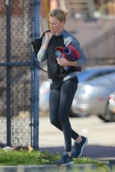 Charlize Theron - spotted leaving yoga class - January 23, 2015 - 23xHQ Uy19zWzV
