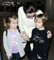 Angelina Jolie - LAX Airport - February 11, 2015 (185xHQ) V2crLrjf