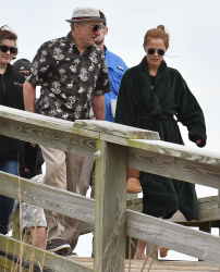 Zac Efron & Robert De Niro - On the set of Dirty Grandpa in Tybee Island,Giorgia 2015.04.28 - 103xHQ V7j3Nky3