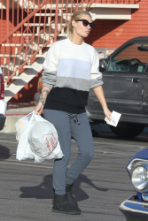 Iggy Azalea - Out and about in Los Angeles, 9 января 2015 (29xHQ) WGVQb5pC