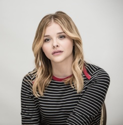 Chloe Moretz - "Carrie" press conference portraits by Armando Gallo (Hollywood, October 6, 2013) - 28xHQ WiP8EANo