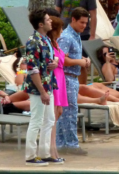 Zac Efron, Adam DeVine, Anna Kendrick & Aubrey Plaza - On the set of "Mike And Dave Need Wedding Dates" in Turtle Bay,Oahu,Hawaii 2015.06.03 - 41xHQ WqdY8AJL