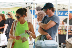 Ian Somerhalder & Nikki Reed - at the farmer's market in Sherman Oaks (July 20, 2014) - 152xHQ WrgkIx45