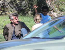 Sean Penn and Charlize Theron - enjoy a day the park in Studio City, California with Charlize's son Jackson on February 8, 2015 (28xHQ) WyMoF2IH