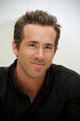 Ryan Reynolds - The Change-Up press conference portraits by Simon Holmes & Vera Anderson (Beverly Hills, July 17, 2011) - 9xHQ XGJKd8ls