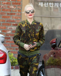 Gwen Stefani - Out and about in LA, 19 января 2015 (24xHQ) XNXh0n77