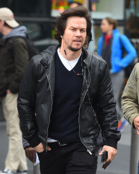 Mark Wahlberg - talking on his phone seen walking around New York City (December 14, 2014) - 19xHQ Xv7sD4XU